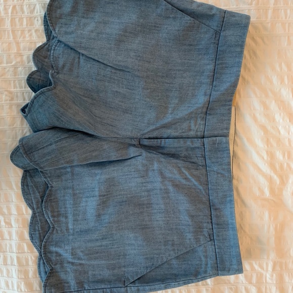 Club Monaco Amber Low Rise Shorts with Scalloped Edge - Picture 2 of 4